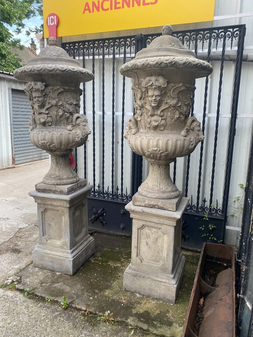 Importante Paire De Vases Médicis Sur Socles à Décor De Têtes De Béliers, Faunes Et Feuillage, jardin, parc…