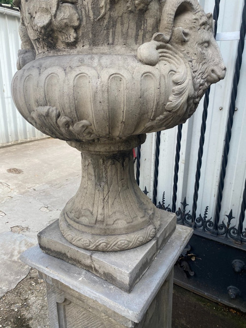 Importante Paire De Vases Médicis Sur Socles à Décor De Têtes De Béliers, Faunes Et Feuillage, jardin, parc…