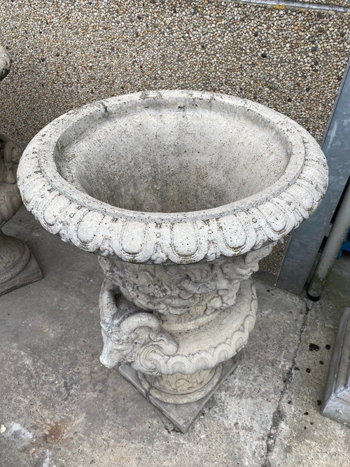 Importante Paire De Vases Médicis Sur Socles à Décor De Têtes De Béliers, Faunes Et Feuillage, jardin, parc…