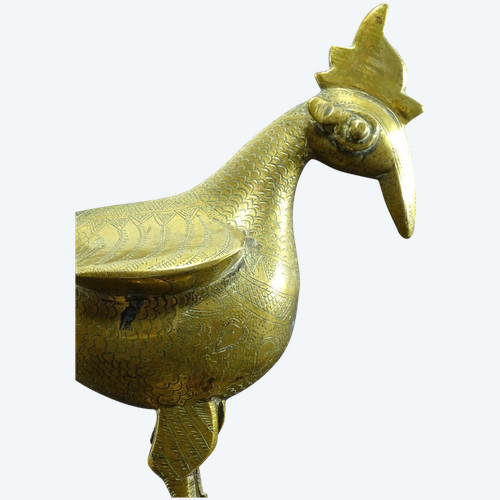 India, XIX secolo, Gallo in bronzo e ottone in stile do-persiano orgogliosamente posizionato su una base.