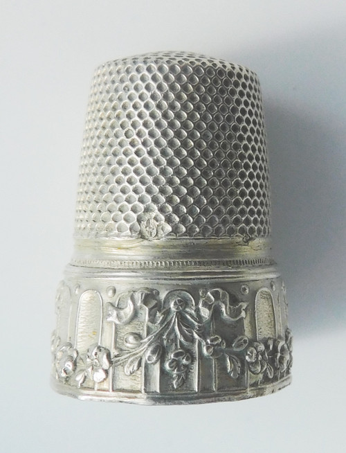 coffret Nécessaire De Couture Argent massif XIXe ciseaux dé à coudre poinçon à broder
