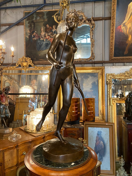 Grande soggetto femminile in bronzo del XIX secolo "Diane Chasseresse" firmato Houdon, fondatore F. Barbedienne