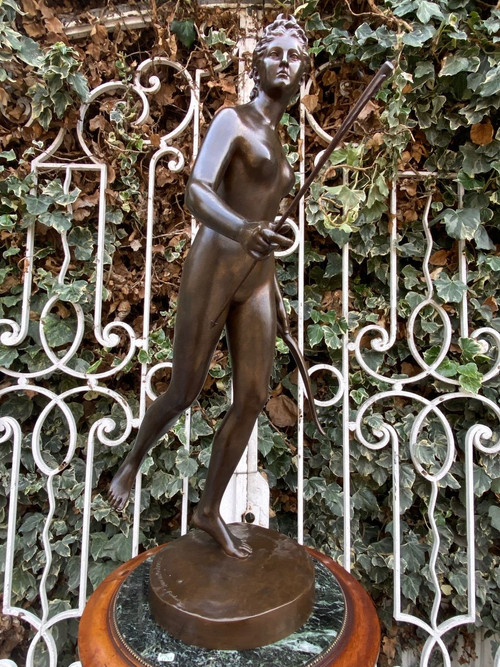 Grande soggetto femminile in bronzo del XIX secolo "Diane Chasseresse" firmato Houdon, fondatore F. Barbedienne