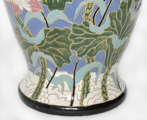 Importante vaso in ceramica smaltata con decoro floreale (H=102,5cm) 