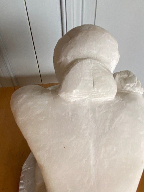 Sculpture en taille directe en pierre onyx femme agenouillée XXe 
