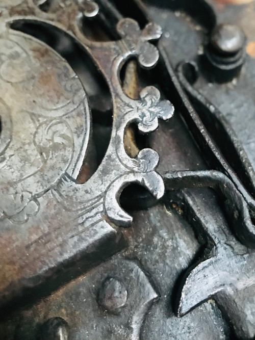 Serrure et sa clef en fer forgé   héraldique royauté noblesse 16/17ème