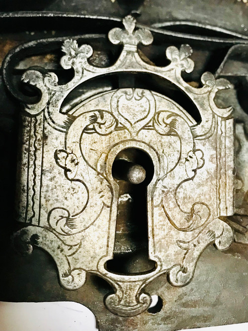 Serrure et sa clef en fer forgé   héraldique royauté noblesse 16/17ème