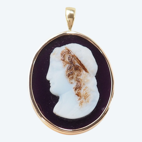 Pendentif camée sur agate