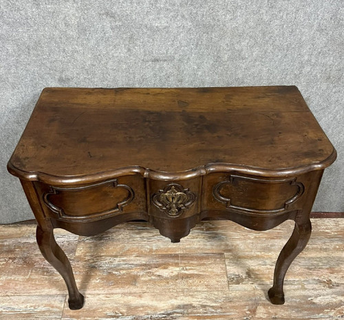 Lyonnaise game console from the Louis XV period with crossbow facade circa 1750