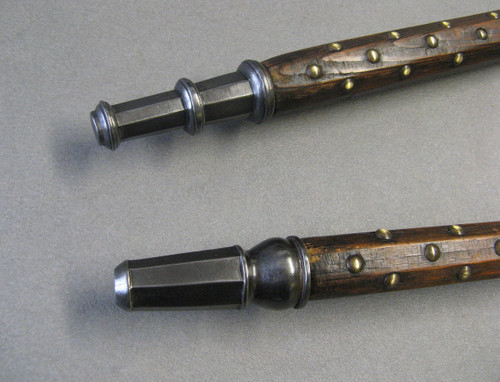 Pertuisane und gegenüberliegende Hellebarde Viollet Le Duc aus der Zeit des 19. Jahrhunderts.
