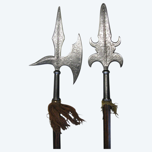 Pertuisane und gegenüberliegende Hellebarde Viollet Le Duc aus der Zeit des 19. Jahrhunderts.