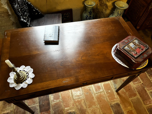 Louis XVI style desk table, walnut, 3 drawers and 2 pull tabs, in very good condition