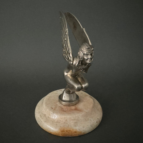 Mascotte automobilistica di Marcel Bonnot donna alata in bronzo argentato