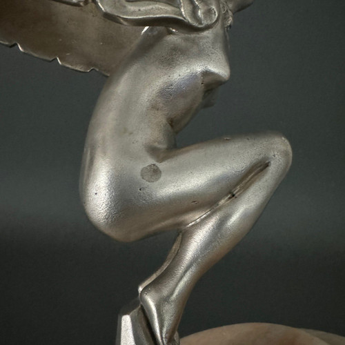 Mascotte automobilistica di Marcel Bonnot donna alata in bronzo argentato