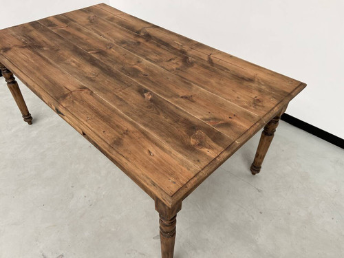 Table de ferme ancienne des années 50, à 3 tiroirs et aux pieds tournés