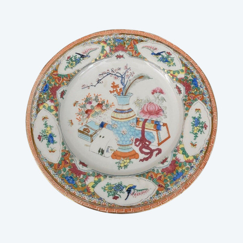 Piatto piano Cina 1900 timbro rosso decoro floreale