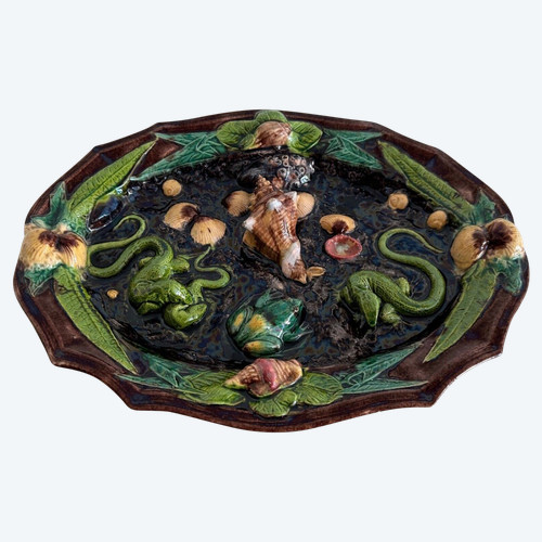 Barbotine dish decorated with shells and Palissy lizard