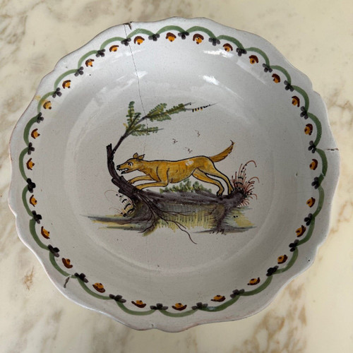 18th century Nevers earthenware salad bowl with gadrooned dog decoration