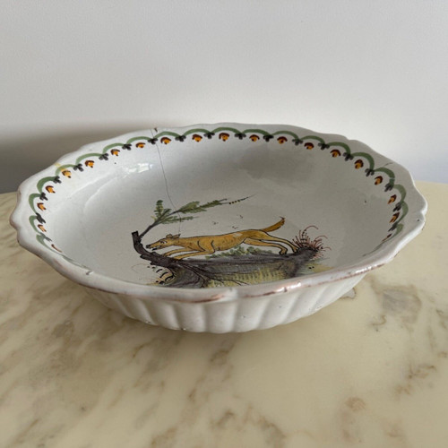 18th century Nevers earthenware salad bowl with gadrooned dog decoration