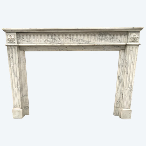 Cheminée De Style Louis XVI En Marbre Blanc Veiné De Carrare XIX Siècle