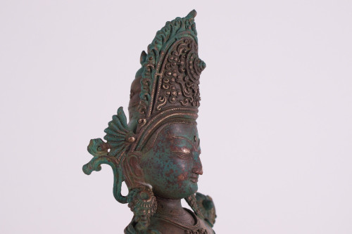 Indra in piedi, Nepal.