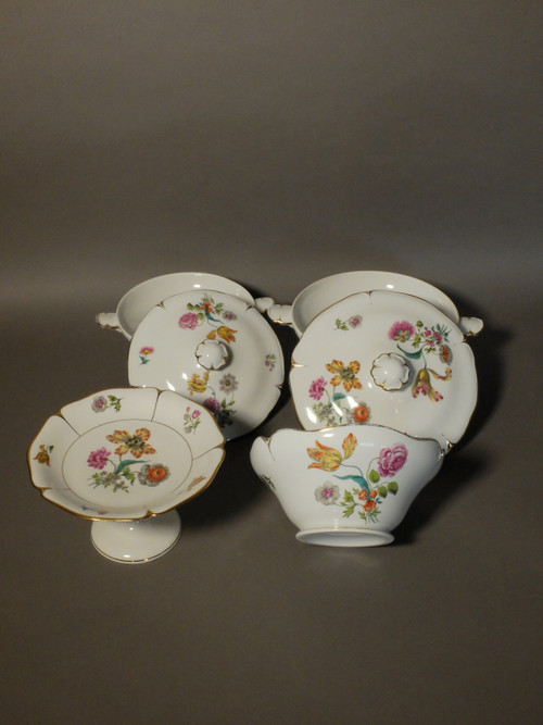 Service en porcelaine par la manufacture Lourioux à Foëcy 