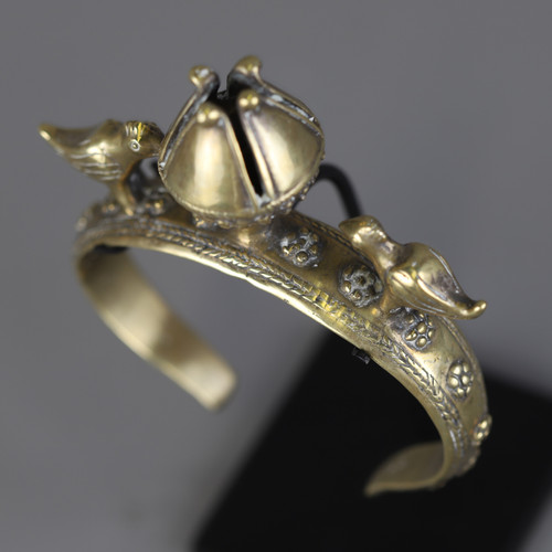 Bracciale con uccello e campana - Timor, Indonesia