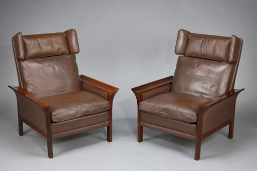 Mobilier de salon en palissandre composé d'un canapé et d'une paire de fauteuils en cuir