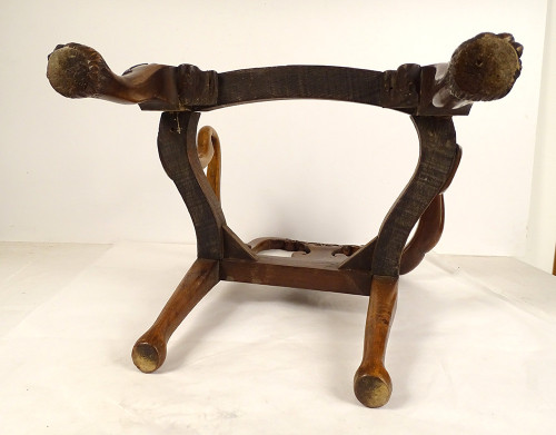 Fauteuil d'enfant Anglais Chippendale Noyer Sculpté Coquilles Griffes XIXè
