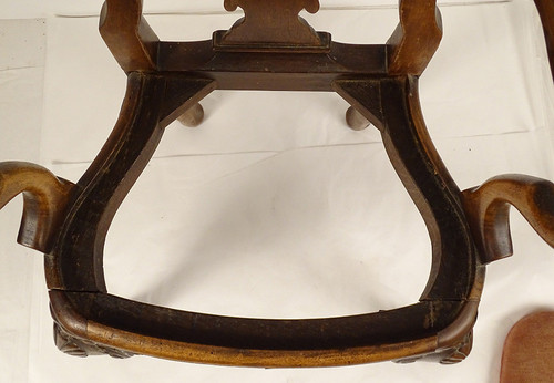 Fauteuil d'enfant Anglais Chippendale Noyer Sculpté Coquilles Griffes XIXè