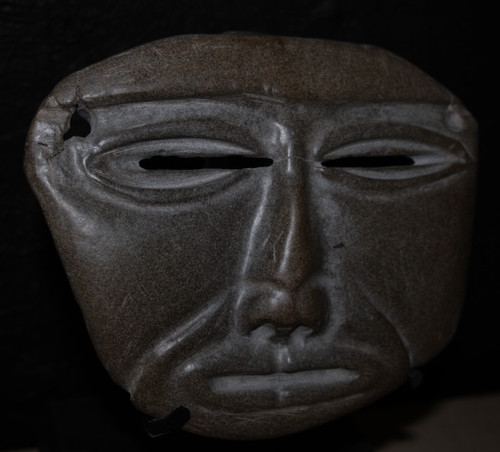 Masque en pierre dure, Mexique.