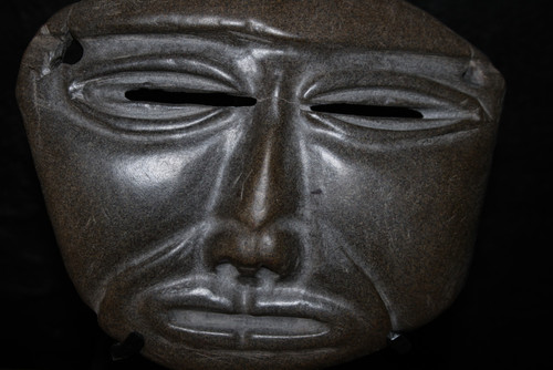 Masque en pierre dure, Mexique.