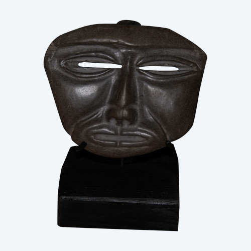 Masque en pierre dure, Mexique.