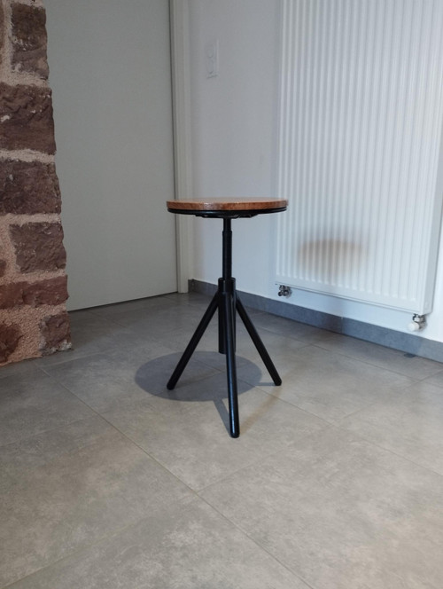 Sgabello indus a treppiede regolabile dal design vintage
