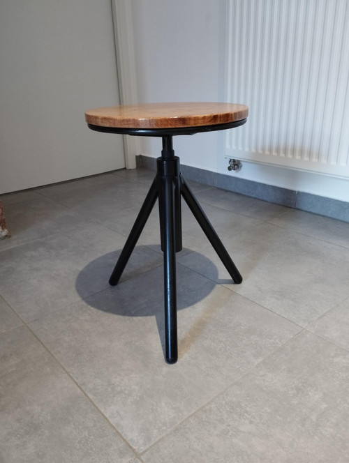 Sgabello indus a treppiede regolabile dal design vintage