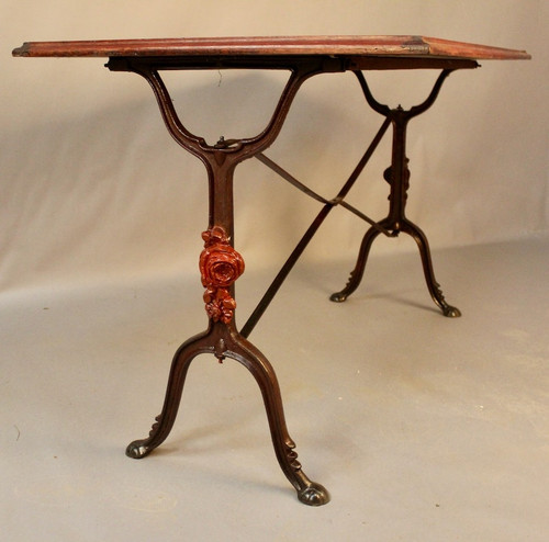 Suite De 9 Tables De Bistrot 1900 à Piètement Fer Forgé à Décor De Rose