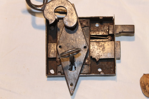 Wrought-iron lock complete with key and 2 handles from the late 17th century