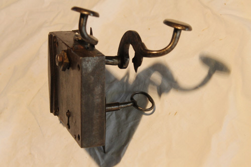 Wrought-iron lock complete with key and 2 handles from the late 17th century