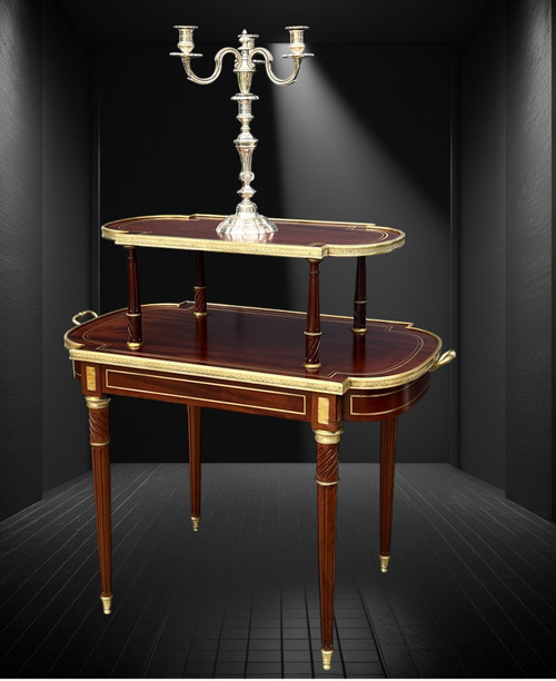 DESSERTE /TABLE A THEEE DES 19. JAHRHUNDERT IM STIL LOUIS XVI AUS ACAJOU, VERGOLDET MIT GOLDBRONZE