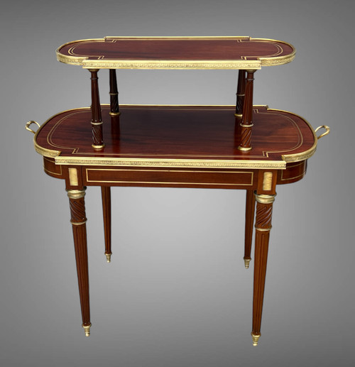 DESSERTE /TABLE A THEEE DES 19. JAHRHUNDERT IM STIL LOUIS XVI AUS ACAJOU, VERGOLDET MIT GOLDBRONZE