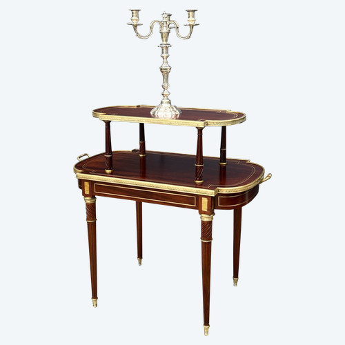 DESSERTE /TABLE A THEEE DES 19. JAHRHUNDERT IM STIL LOUIS XVI AUS ACAJOU, VERGOLDET MIT GOLDBRONZE