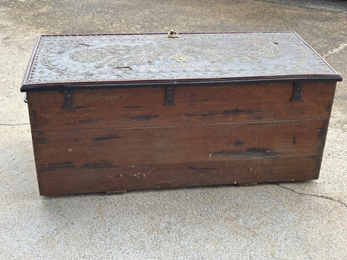Baule - Coffre De Voyage Riche Decor Clouté Duc d'Antin XVIIIème Siècle