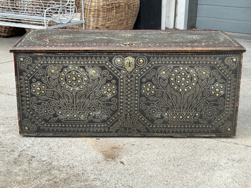 Baule - Coffre De Voyage Riche Decor Clouté Duc d'Antin XVIIIème Siècle