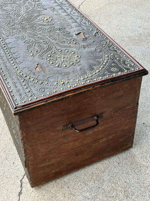 Baule - Coffre De Voyage Riche Decor Clouté Duc d'Antin XVIIIème Siècle