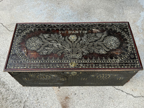 Baule - Coffre De Voyage Riche Decor Clouté Duc d'Antin XVIIIème Siècle