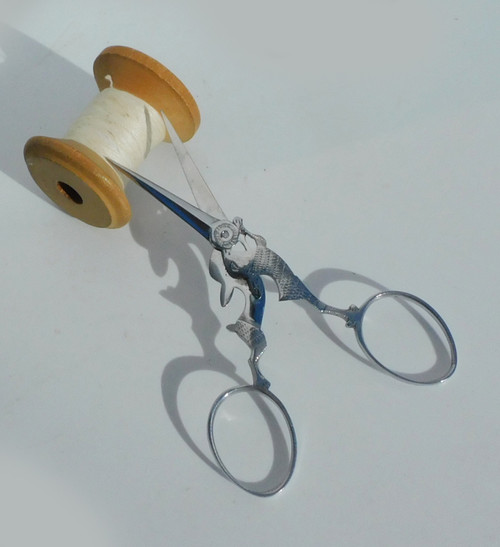 `Paire de ciseaux anciens à broder artisanale forme lièvre nécessaire de couture 