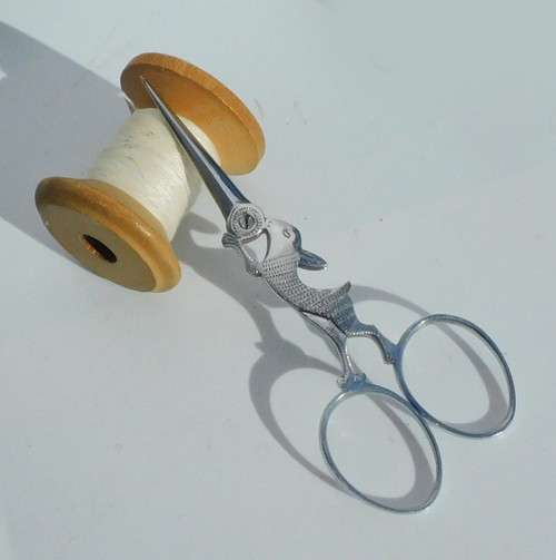 `Paire de ciseaux anciens à broder artisanale forme lièvre nécessaire de couture 