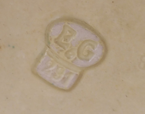 Antica fioriera in ceramica barbottina con ornamenti in bronzo