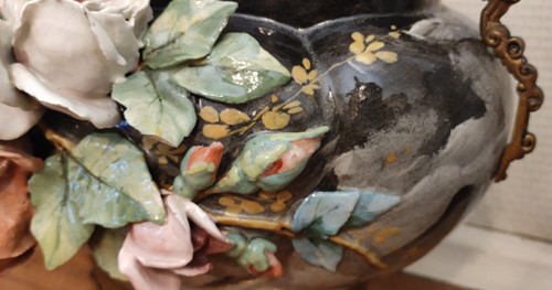 Antica fioriera in ceramica barbottina con ornamenti in bronzo