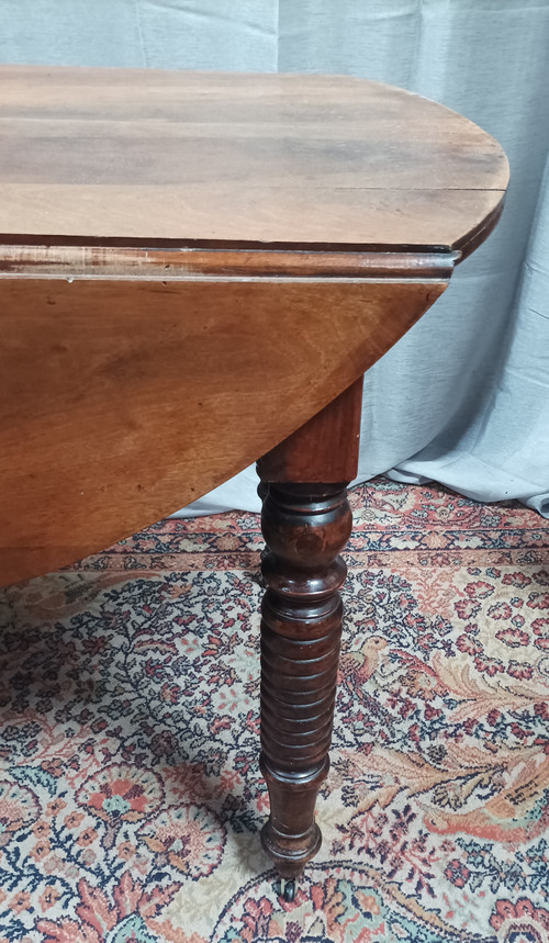 Louis-Philippe-Tisch aus Nussbaumholz